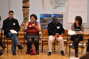 Ein Ausschnitt der Diskussionsrunde im Kunstraum, Foto: Cornelia Guju